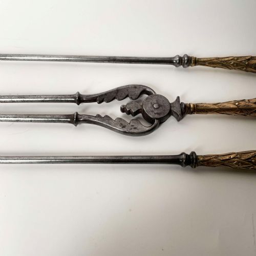 A SET OF 3 GEORGIAN STEEL AND GILT BRASS FIRE IRONS - ADDITIONAL PHOTO 4