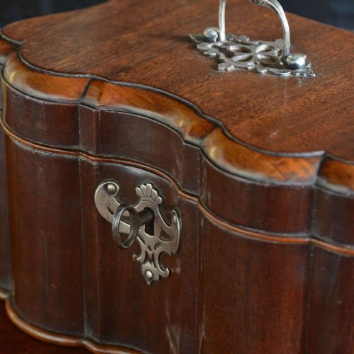 EARLY 18TH CENTURY RED WALNUT TEA CADDY - ADDITIONAL PHOTO 3