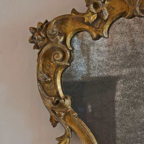 18TH CENTURY ITALIAN GILT ROCOCO MIRROR OF CARTOUCHE FORM - ADDITIONAL PHOTO 4