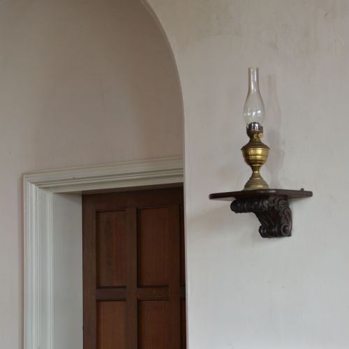 CARVED RED WALNUT CORBEL WALL BRACKET - ADDITIONAL PHOTO 4