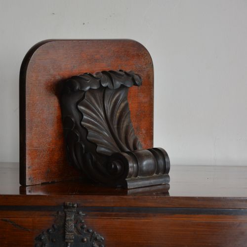 CARVED RED WALNUT CORBEL WALL BRACKET - ADDITIONAL PHOTO 6