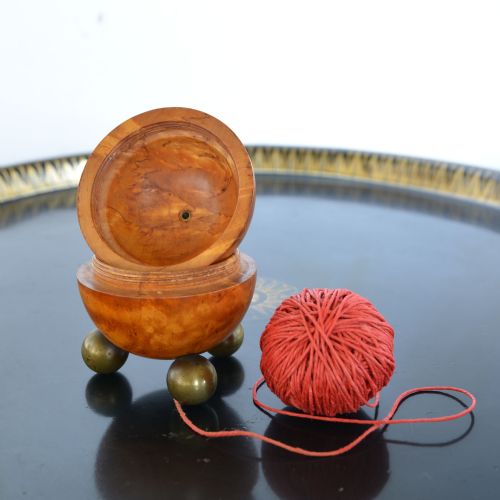 20TH CENTURY ART DECO KARELIAN BIRCH STRING BALL - ADDITIONAL PHOTO 4
