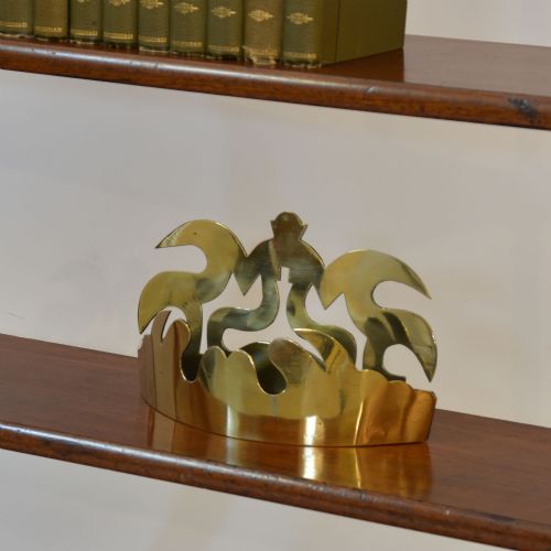 19TH CENTURY ORNATE BRASS 'CROWN' WALL POCKET