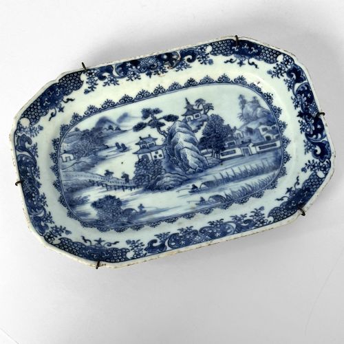 18TH CENTURY CHINESE EXPORT PORCELAIN PLATTER - ADDITIONAL PHOTO 1