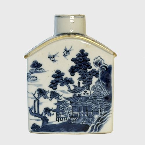 18TH CENTURY CHINESE EXPORT PORCELAIN TEA CADDY