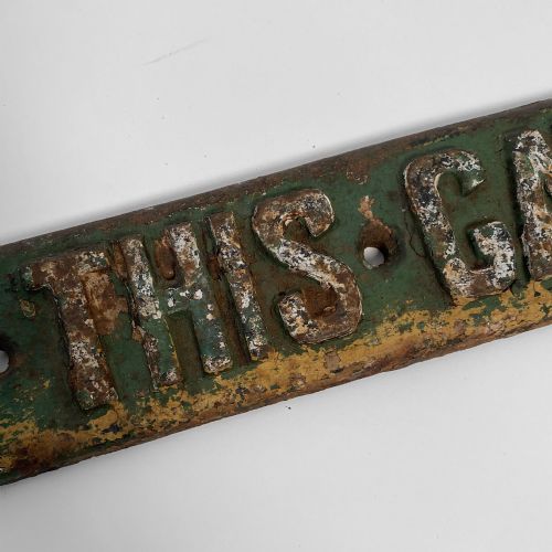 LONDON SOUTHWESTERN RAILWAY PAINTED CAST IRON SIGN SHUT THIS GATE - ADDITIONAL PHOTO 3