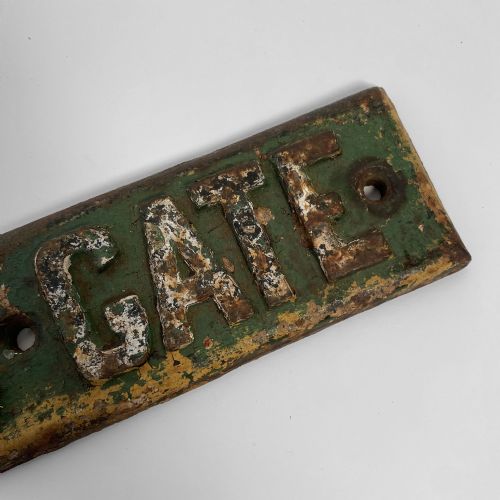 LONDON SOUTHWESTERN RAILWAY PAINTED CAST IRON SIGN SHUT THIS GATE - ADDITIONAL PHOTO 4