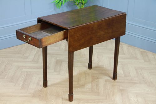 fig 4. Original Antique Georgian Solid Mahogany Small Drop Leaf Pembroke Table C1830