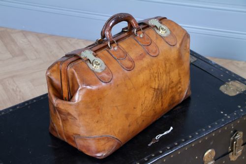 fig 2. Vintage 1930s Norris Luggage of England Leather Gladstone Bag Lockable with Key