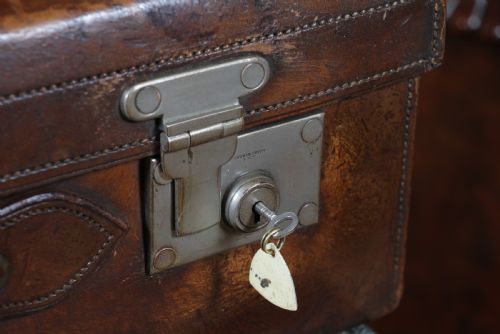 VINTAGE LEATHER FITTED GENTLEMANS SUITCASE CANTROBUS ATTRIBUTED TO FINNEGANS OF BOND STREET LONDON VICTORIAN C1880 - ADDITIONAL PHOTO 7