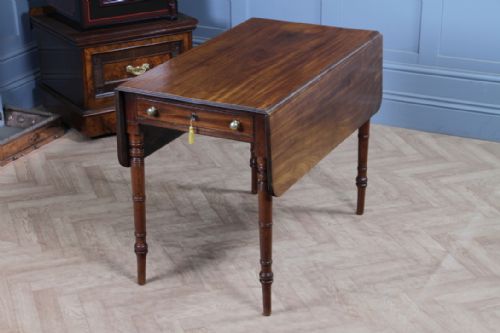 ANTIQUE GEORGIAN MAHOGANY PEMBROKE DROP LEAF TABLE FITTED SILVER DRAWER WITH KEY