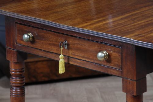 ANTIQUE GEORGIAN MAHOGANY PEMBROKE DROP LEAF TABLE FITTED SILVER DRAWER WITH KEY - ADDITIONAL PHOTO 5
