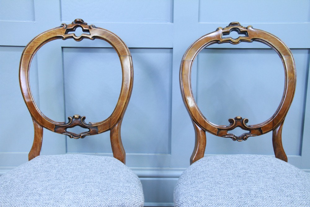 Set of 4 Antique Victorian Walnut Balloon Back Dining Chairs Cabriole Legs Original View X