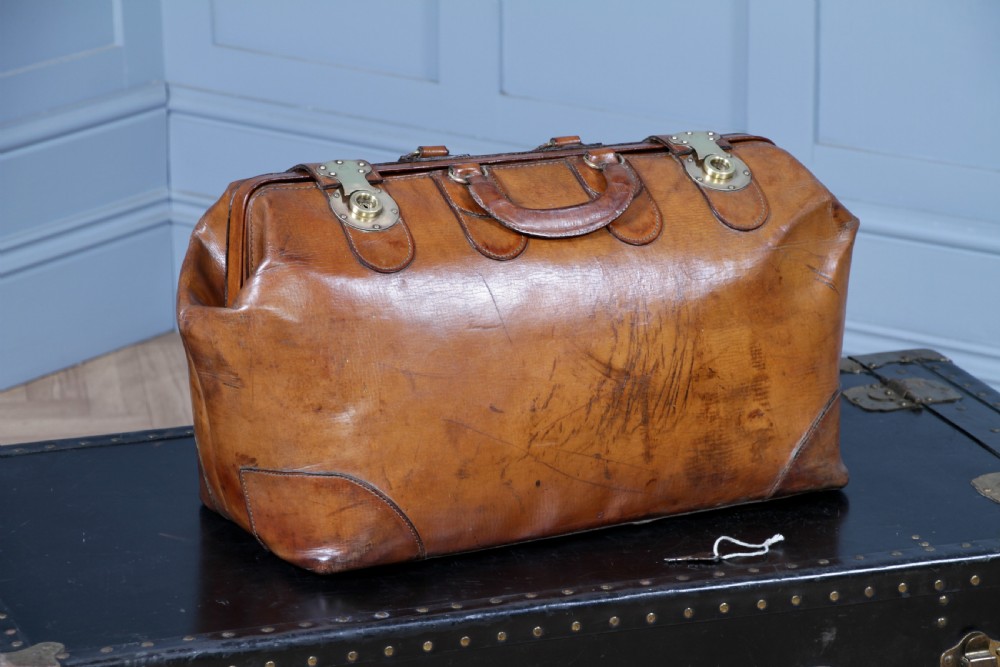 Vintage 1930s Norris Luggage of England Leather Gladstone Bag Lockable with Key View II