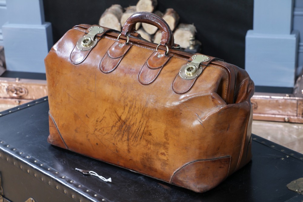 Vintage 1930s Norris Luggage of England Leather Gladstone Bag Lockable with Key View IV