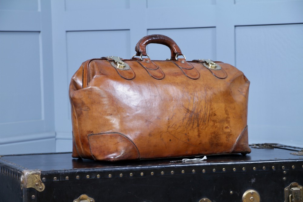 Vintage 1930s Norris Luggage of England Leather Gladstone Bag Lockable with Key View V