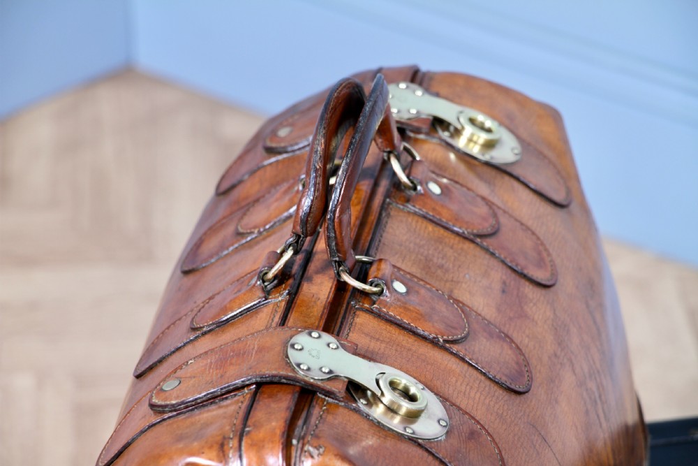 Vintage 1930s Norris Luggage of England Leather Gladstone Bag Lockable with Key View VI