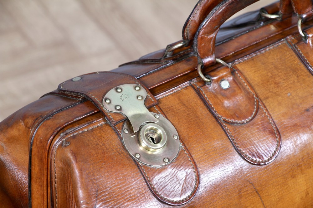 Vintage 1930s Norris Luggage of England Leather Gladstone Bag Lockable with Key View VII