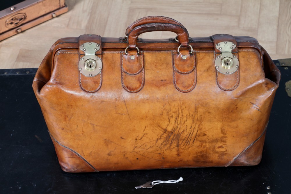 Vintage 1930s Norris Luggage of England Leather Gladstone Bag Lockable with Key View X