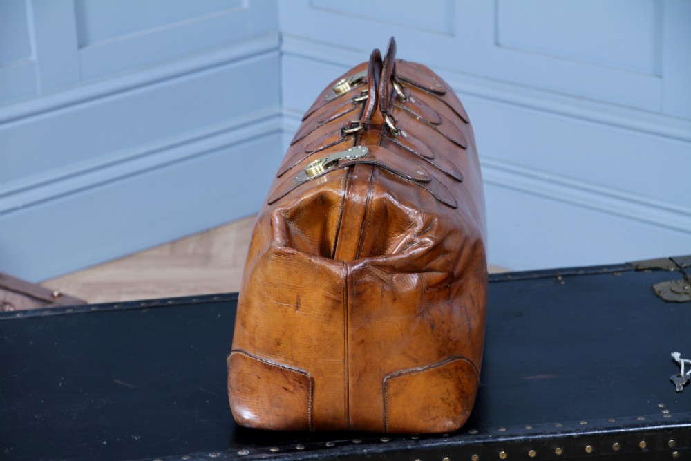 Vintage 1930s Norris Luggage of England Leather Gladstone Bag Lockable with Key View XI