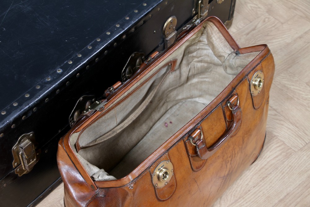 Vintage 1930s Norris Luggage of England Leather Gladstone Bag Lockable with Key View XIV