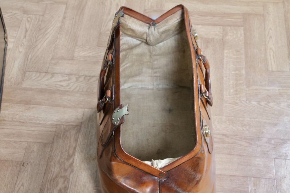 Vintage 1930s Norris Luggage of England Leather Gladstone Bag Lockable with Key View XV