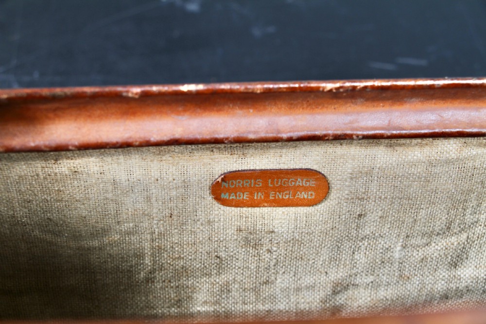 Vintage 1930s Norris Luggage of England Leather Gladstone Bag Lockable with Key View XVI