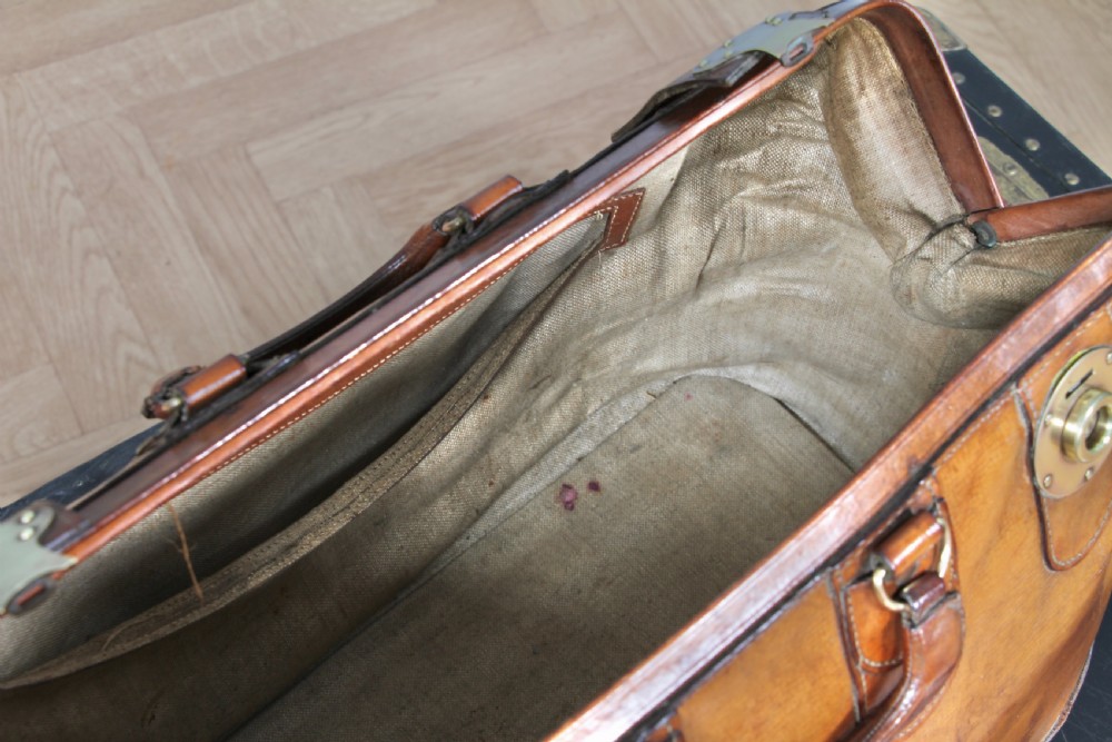 Vintage 1930s Norris Luggage of England Leather Gladstone Bag Lockable with Key View XVII
