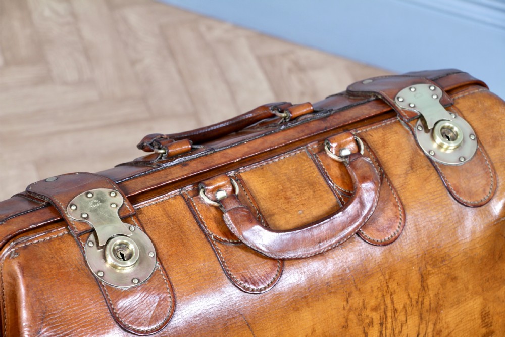 Vintage 1930s Norris Luggage of England Leather Gladstone Bag Lockable with Key View XVIII