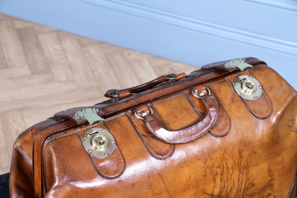 Vintage 1930s Norris Luggage of England Leather Gladstone Bag Lockable with Key View XIX