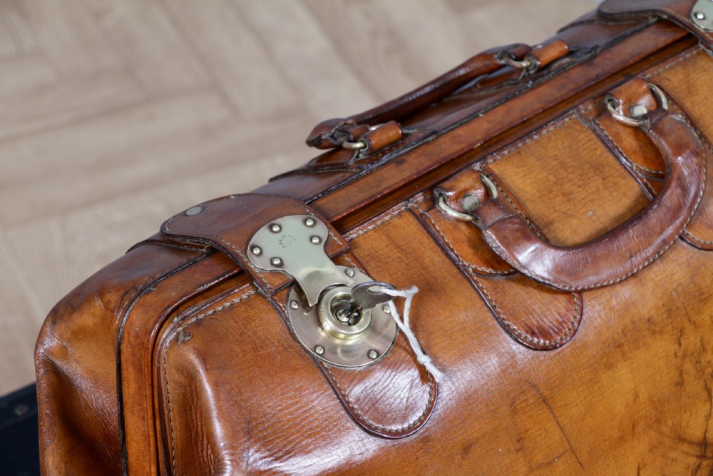 Vintage 1930s Norris Luggage of England Leather Gladstone Bag Lockable with Key View XX