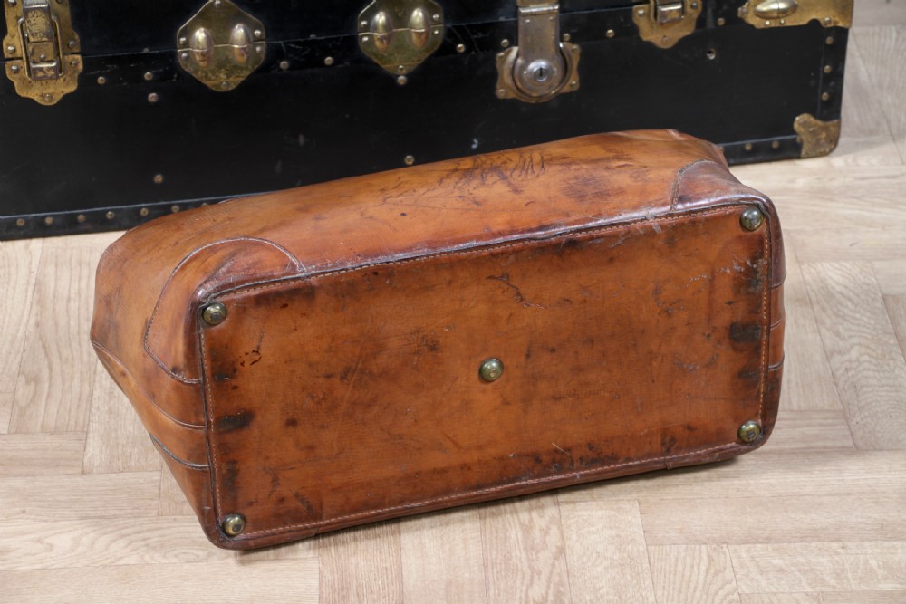 Vintage 1930s Norris Luggage of England Leather Gladstone Bag Lockable with Key View XXIV