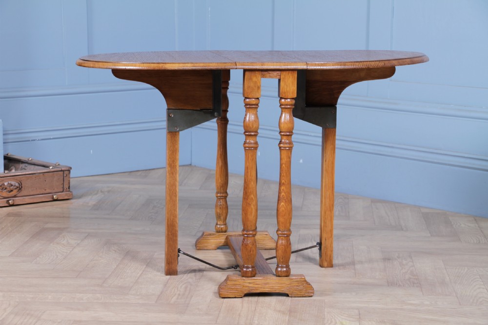 Vintage Solid Medium Oak Small Automatic Drop Leaf Sutherland Occasional Table View XI