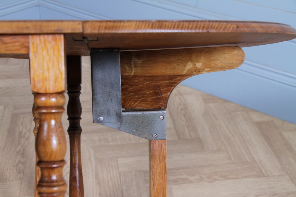 Vintage Solid Medium Oak Small Automatic Drop Leaf Sutherland Occasional Table View XII
