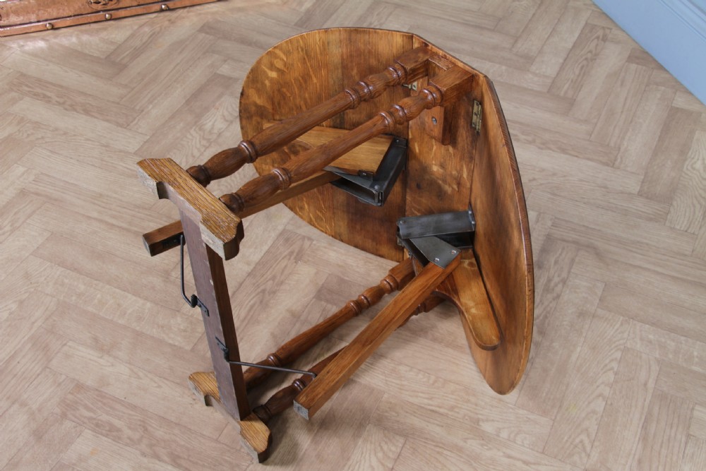 Vintage Solid Medium Oak Small Automatic Drop Leaf Sutherland Occasional Table View XVI