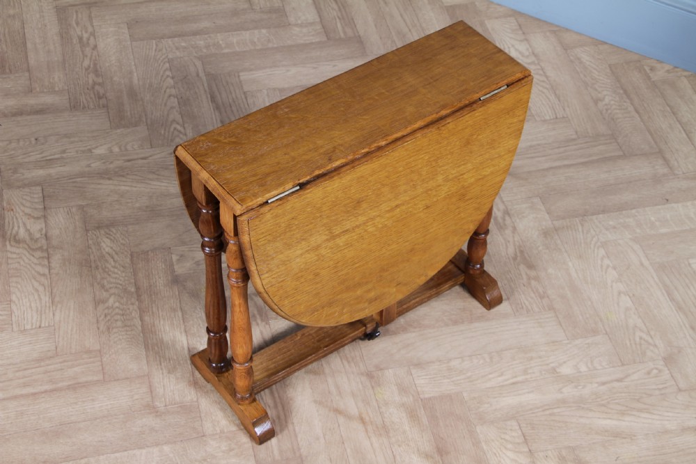 Vintage Solid Medium Oak Small Automatic Drop Leaf Sutherland Occasional Table View XIX