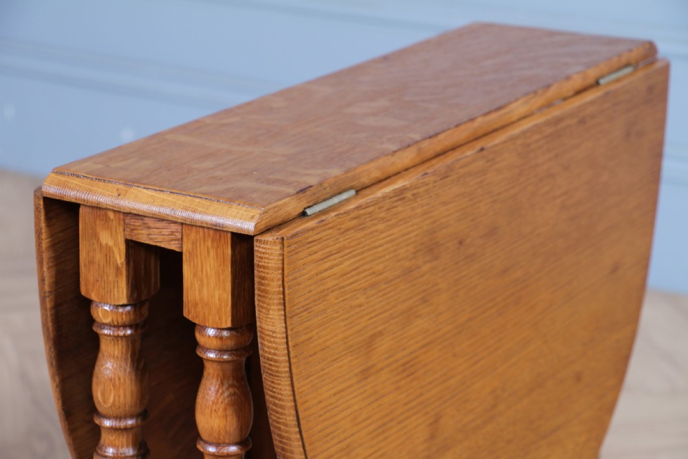 Vintage Solid Medium Oak Small Automatic Drop Leaf Sutherland Occasional Table View XXII
