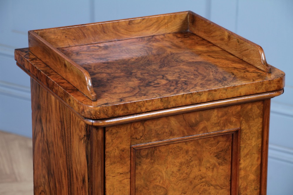 Outstanding Victorian Holland & Sons Burr Walnut Bedside Cupboard 1870 View XXII