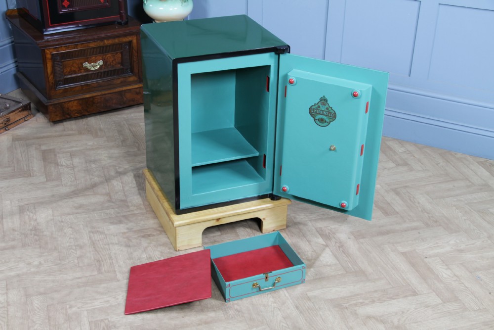 Antique Victorian 'E.HIPKINS & Co' Fully Restored Luxury Fireproof Safe on Stand View XVII