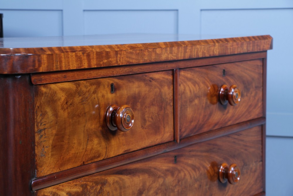Outstanding Original Antique Victorian Flame Grain Mahogany Chest of 5 Drawers on Turned Legs View VII