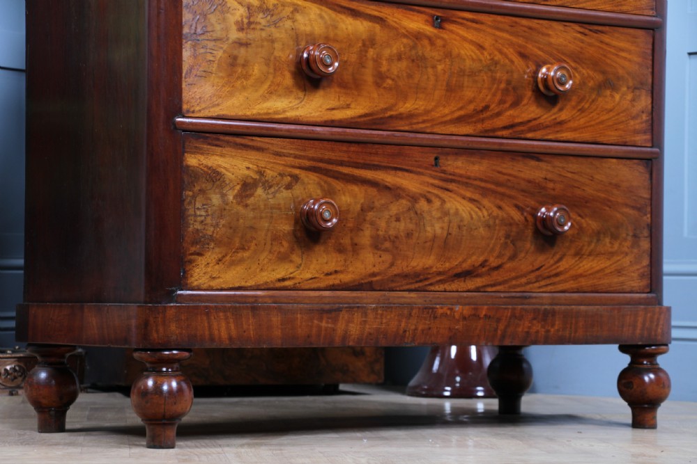 Outstanding Original Antique Victorian Flame Grain Mahogany Chest of 5 Drawers on Turned Legs View XVII