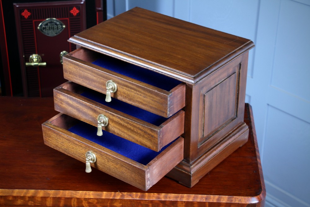Vintage Solid Mahogany Chest of 3 Drawers Jewellery Box Baise Lined Tassel Pulls View II