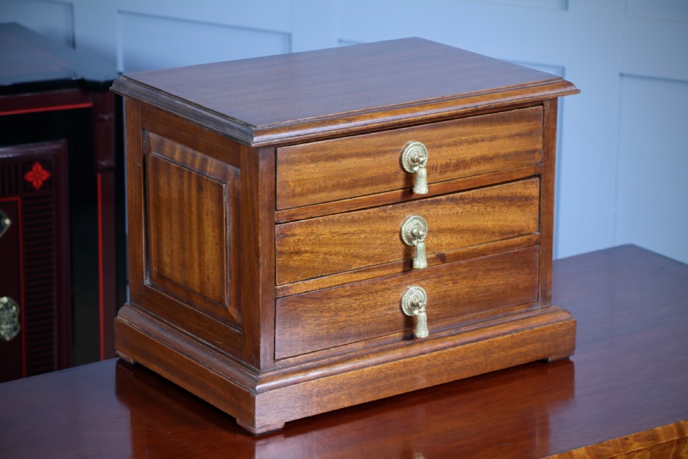 Vintage Solid Mahogany Chest of 3 Drawers Jewellery Box Baise Lined Tassel Pulls View VI