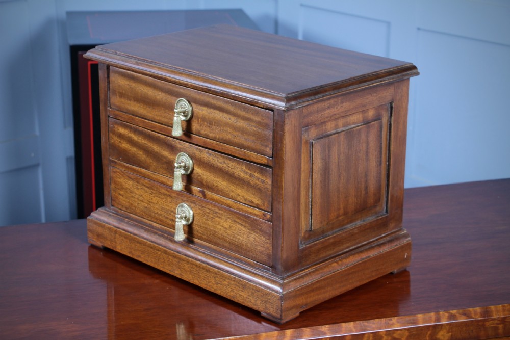 Vintage Solid Mahogany Chest of 3 Drawers Jewellery Box Baise Lined Tassel Pulls View XI