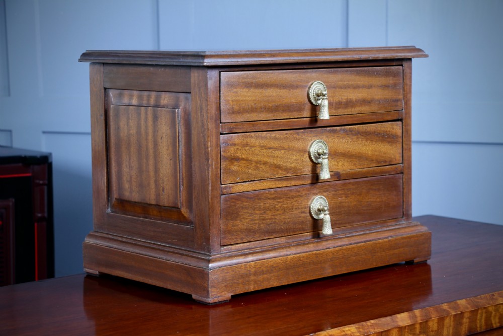 Vintage Solid Mahogany Chest of 3 Drawers Jewellery Box Baise Lined Tassel Pulls View XIII