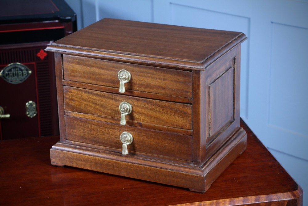 Vintage Solid Mahogany Chest of 3 Drawers Jewellery Box Baise Lined Tassel Pulls View XIV
