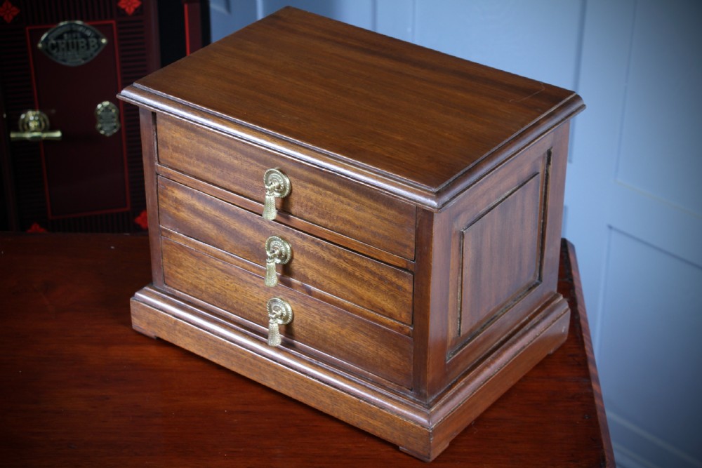 Vintage Solid Mahogany Chest of 3 Drawers Jewellery Box Baise Lined Tassel Pulls View XV