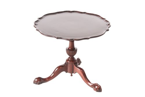 Mahogany Pie Crust Shaped Top Lamp Table