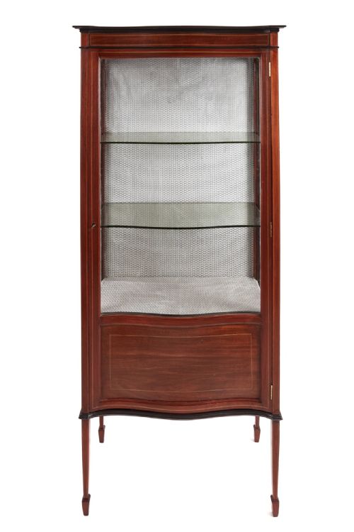 Edwardian Inlaid Mahogany Serpentine Front Display Cabinet