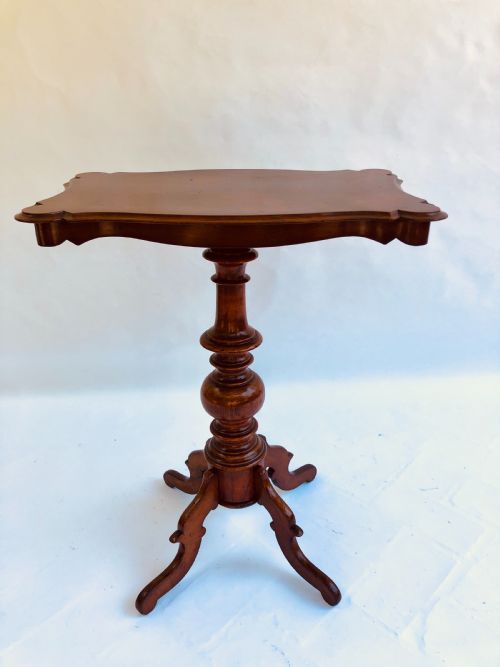 Quality Shaped Antique Mahogany Lamp/side Table